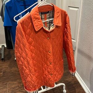 Authentic Classic Burberry. Beautiful Medium size, light, perfect for Spring.